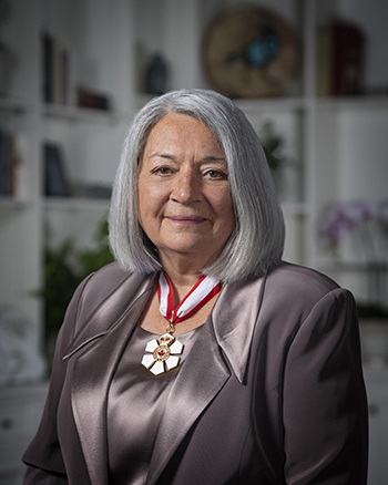 Official photo of Her Excellency the Right Honourable Mary Simon Governor General of Canada. She is wearing the collar of chancellor of the Order.